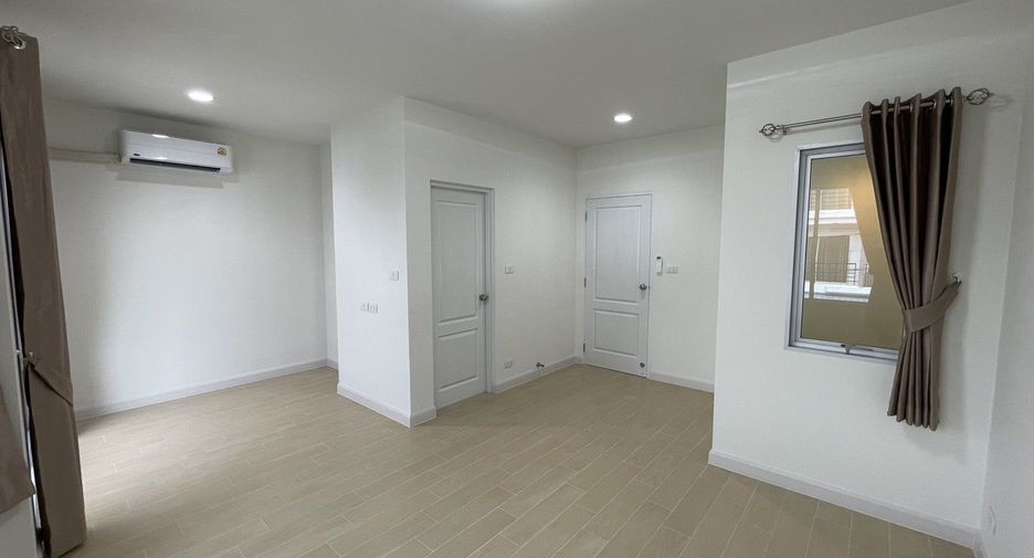 For rent 3 bedrooms townhouse in Bang Kruai, Nonthaburi