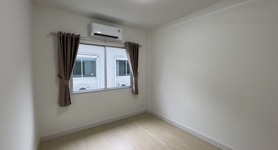 For rent 3 bedrooms townhouse in Bang Kruai, Nonthaburi
