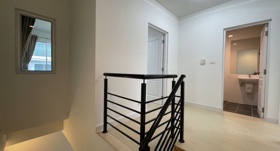 For rent 3 bedrooms townhouse in Bang Kruai, Nonthaburi