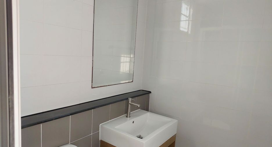 For sale 3 bedrooms townhouse in Lam Luk Ka, Pathum Thani