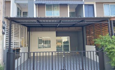 Casa adosada en venta de 3 habitaciones en Lam Luk Ka, Pathum Thani
