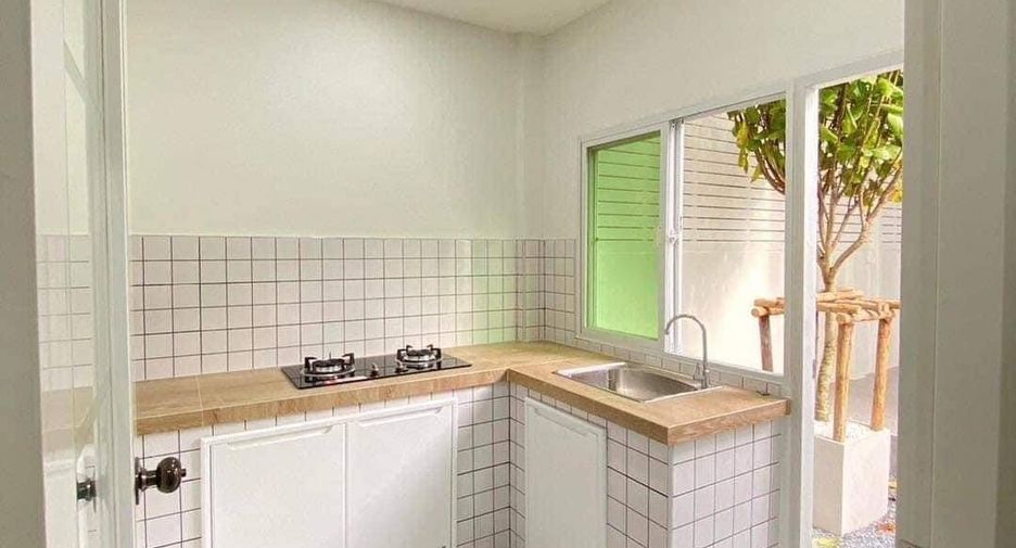 For sale 3 bedrooms townhouse in Mueang Pathum Thani, Pathum Thani