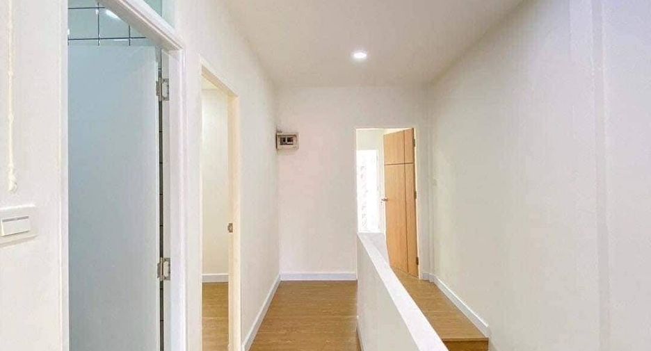 For sale 3 bedrooms townhouse in Mueang Pathum Thani, Pathum Thani