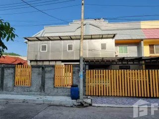 Casa adosada en venta de 6 habitaciones en Mueang Phetchaburi, Phetchaburi