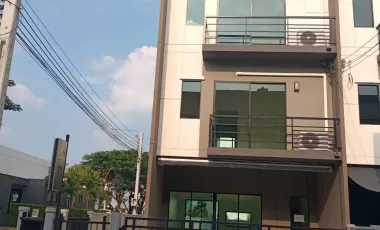 For rent 3 bedrooms townhouse in Bang Kruai, Nonthaburi