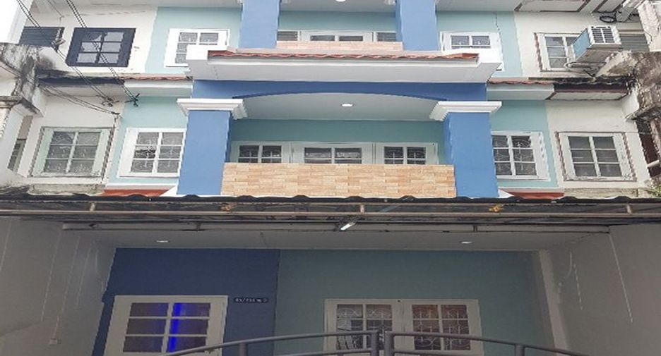 Продажа 5 спальни таунхаус в Bang Bua Thong, Нонтабури