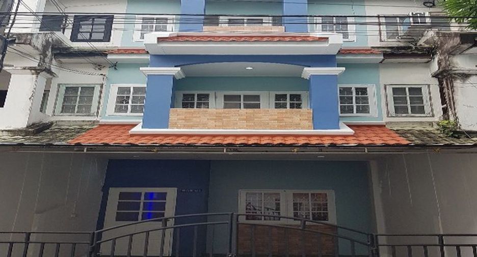 Продажа 5 спальни таунхаус в Bang Bua Thong, Нонтабури