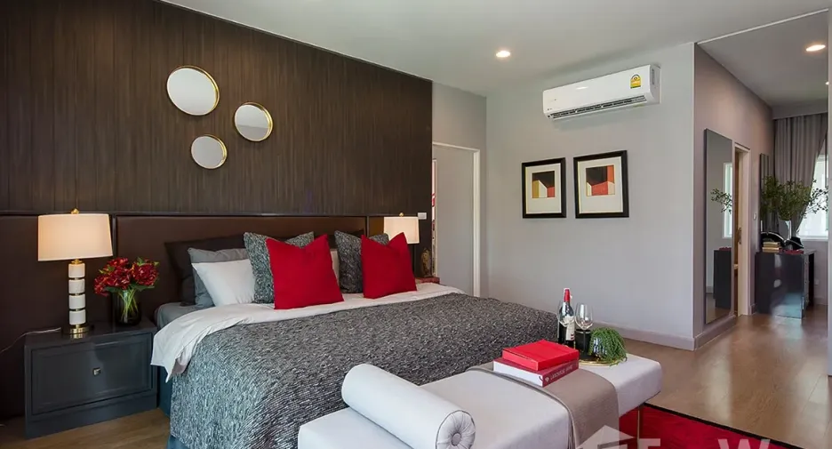 For sale 5 bedrooms house in Khlong Sam Wa, Bangkok