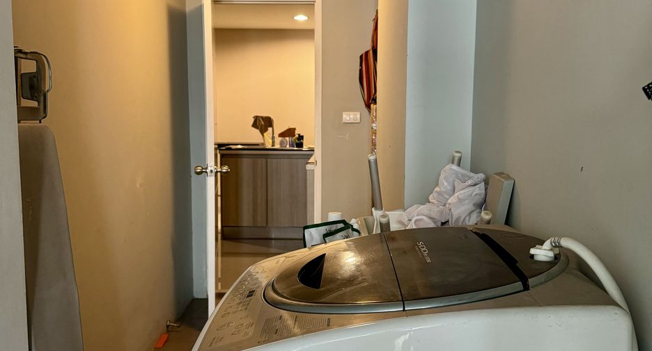 For sale 2 bedrooms condo in Huai Khwang, Bangkok