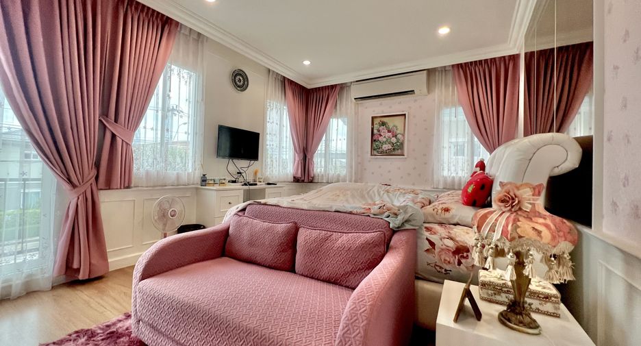 For sale 3 bedrooms house in Suan Luang, Bangkok