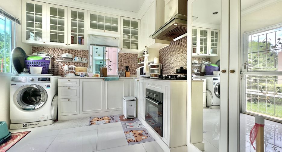 For sale 3 bedrooms house in Suan Luang, Bangkok