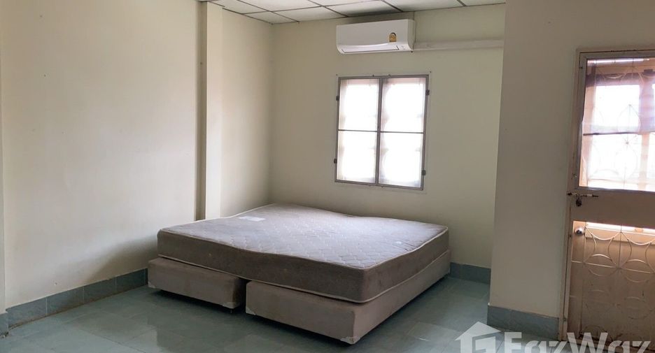 For sale 2 bedrooms townhouse in Mueang Chon Buri, Chonburi