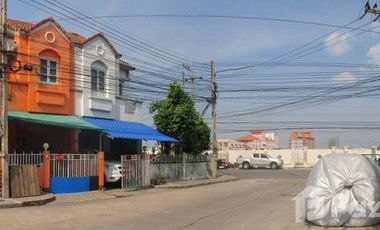 Casa adosada en venta de 2 habitaciones en Mueang Chon Buri, Chonburi