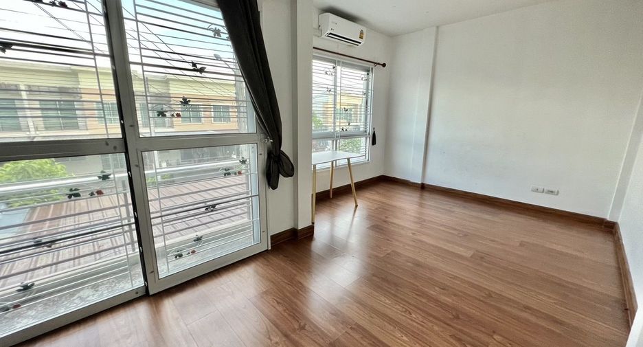Reihenhaus zum Kauf mit 2 Zimmer in Lam Luk Ka, Pathum Thani