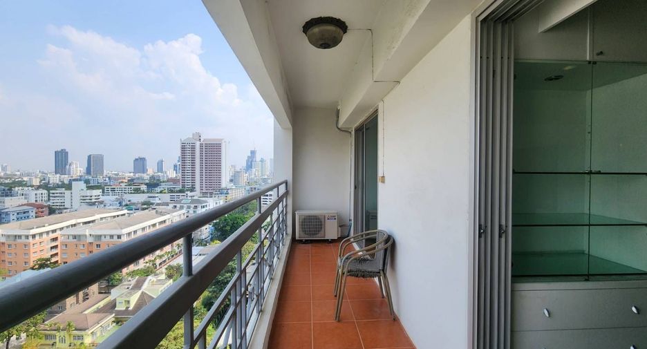 For sale and for rent 2 bedrooms condo in Watthana, Bangkok