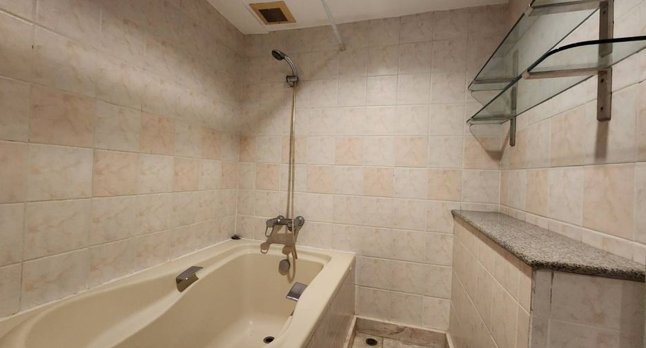 For sale and for rent 2 bedrooms condo in Watthana, Bangkok