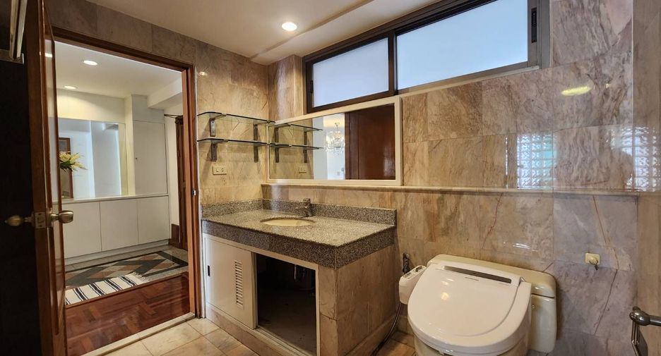 For sale and for rent 2 bedrooms condo in Watthana, Bangkok