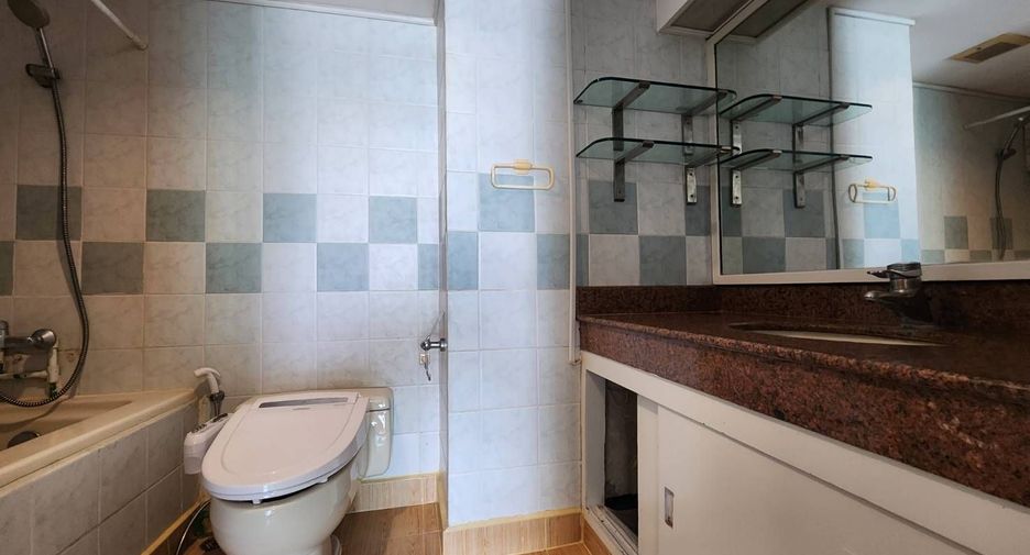 For sale and for rent 2 bedrooms condo in Watthana, Bangkok
