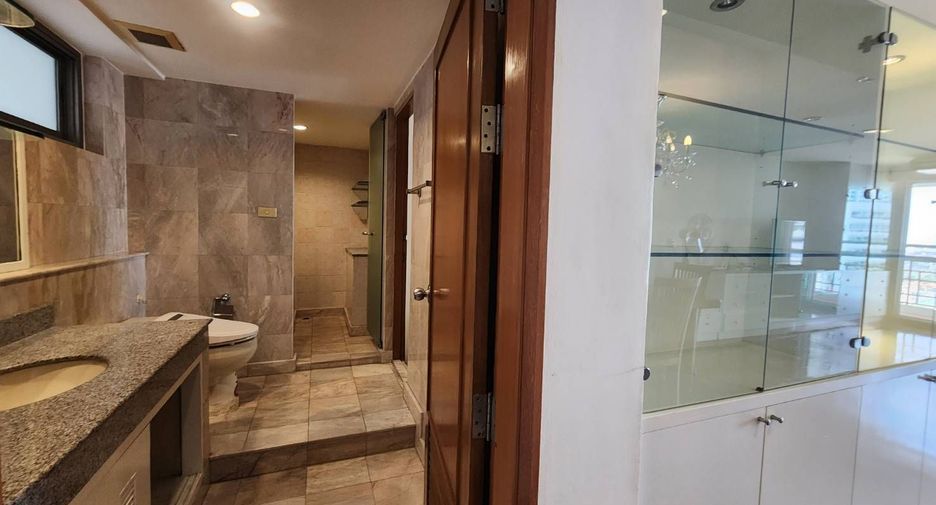 For sale and for rent 2 bedrooms condo in Watthana, Bangkok