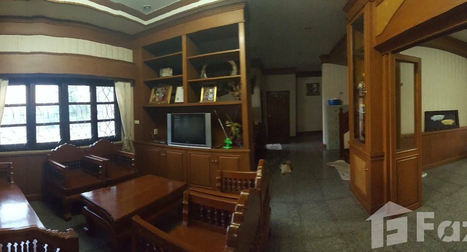 For sale 4 bedrooms house in Mueang Chiang Rai, Chiang Rai