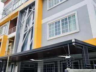 For rent and for sale 7 bedrooms townhouse in Pak Kret, Nonthaburi