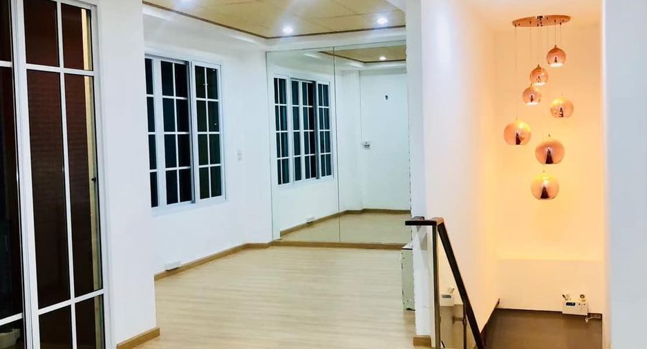 出售 和 出租 7 卧室 联排别墅 在 Pak Kret, Nonthaburi