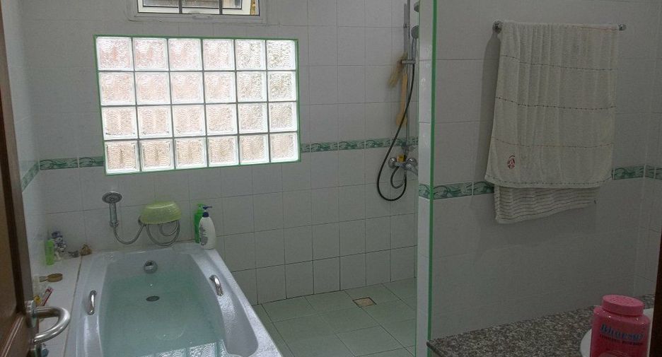 For sale 3 bedrooms house in Huai Mek, Kalasin