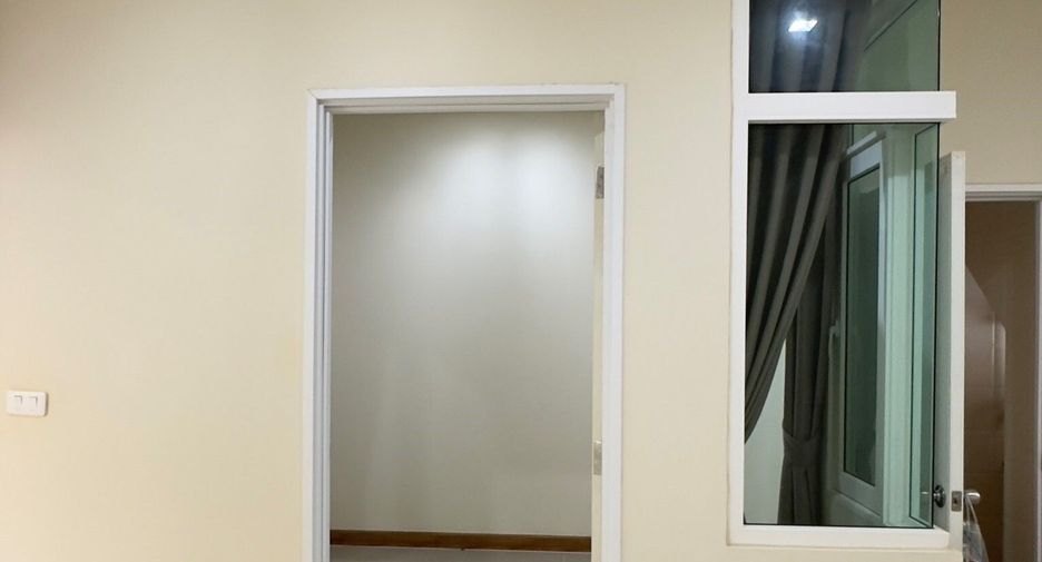 For sale 3 bedrooms townhouse in Mueang Samut Sakhon, Samut Sakhon
