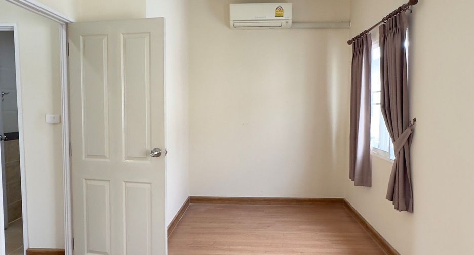 For sale 3 bedrooms townhouse in Mueang Samut Sakhon, Samut Sakhon