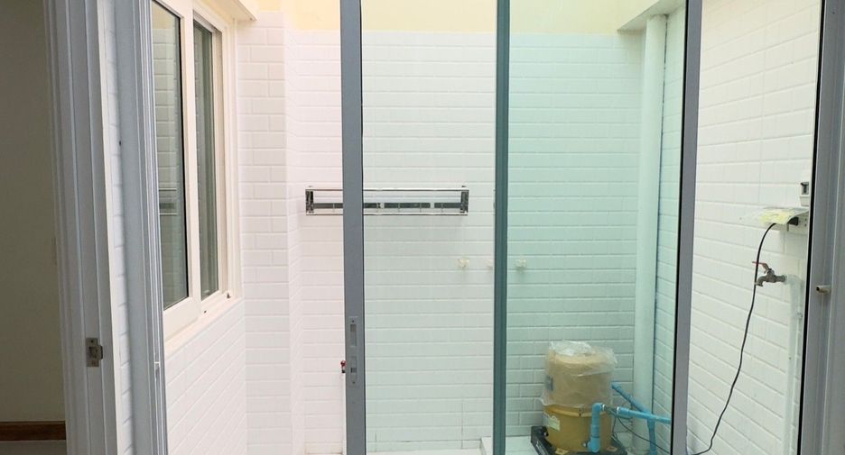 For sale 3 bedrooms townhouse in Mueang Samut Sakhon, Samut Sakhon