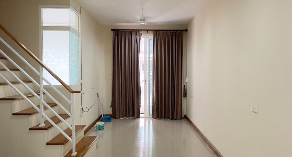 For sale 3 bedrooms townhouse in Mueang Samut Sakhon, Samut Sakhon