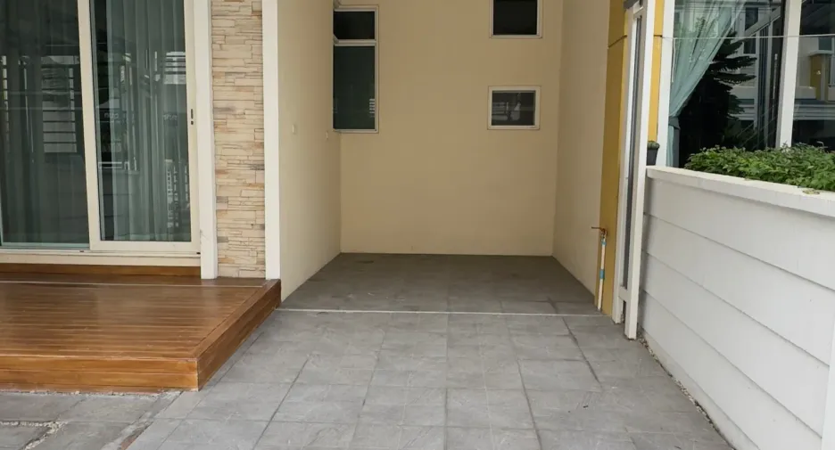 For sale 3 bedrooms townhouse in Mueang Samut Sakhon, Samut Sakhon