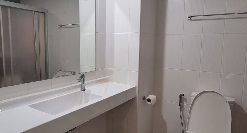 For sale 2 bedrooms condo in Yan Nawa, Bangkok