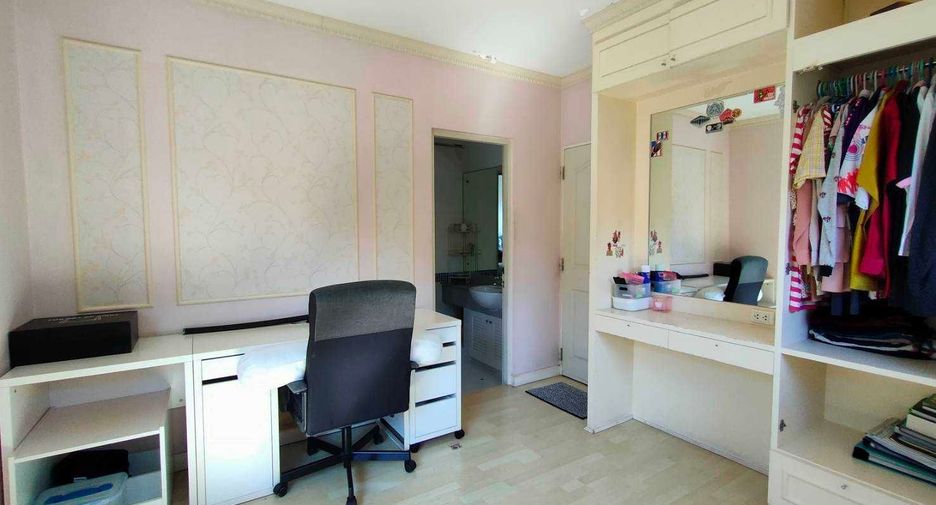 For sale 3 bedrooms house in Phasi Charoen, Bangkok