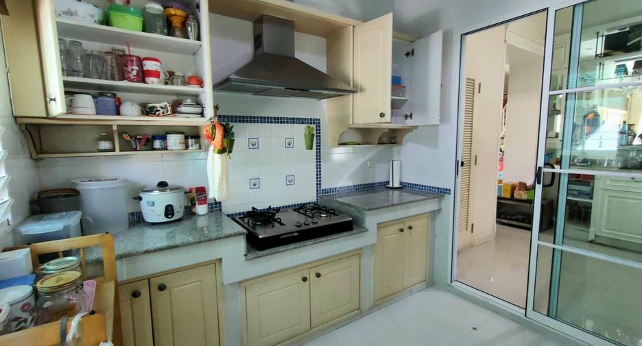 For sale 3 bedrooms house in Phasi Charoen, Bangkok