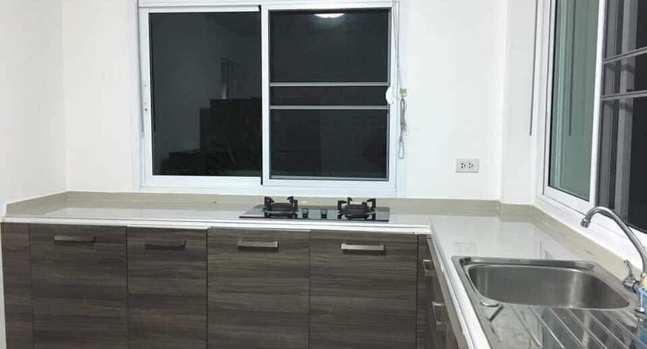 À vendre 3 chambres maison à Mueang Udon Thani, Udon Thani