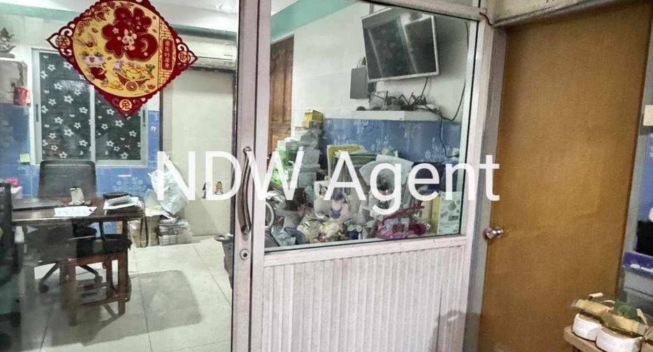 For sale 4 bedrooms townhouse in Phan Thong, Chonburi