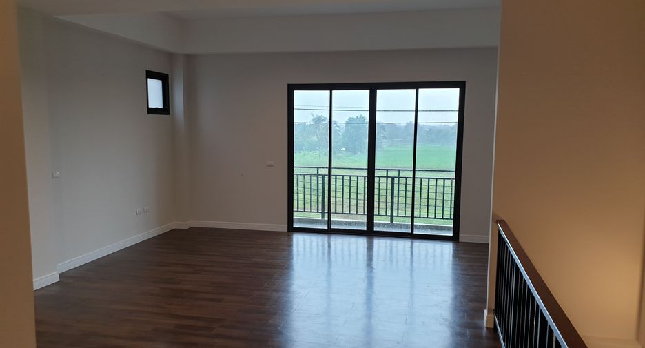 Reihenhaus zum Kauf und zur Miete mit 4 Zimmer in Sam Phran, Nakhon Pathom