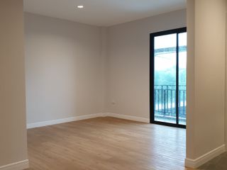 Casa adosada en venta y en alquiler de 4 habitaciones en Sam Phran, Nakhon Pathom