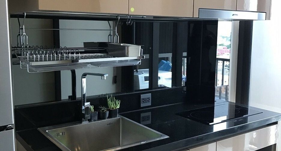 For sale 1 bed condo in Khlong Toei, Bangkok