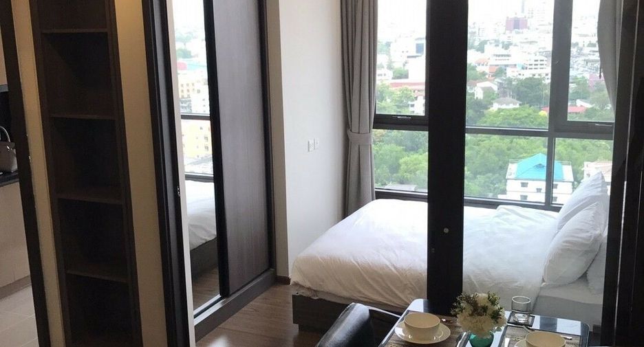 For sale 1 bed condo in Khlong Toei, Bangkok