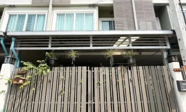 À vendre 3 chambres maison de ville à Mueang Nonthaburi, Nonthaburi