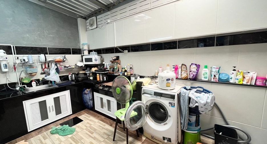 À vendre 3 chambres maison de ville à Mueang Nonthaburi, Nonthaburi