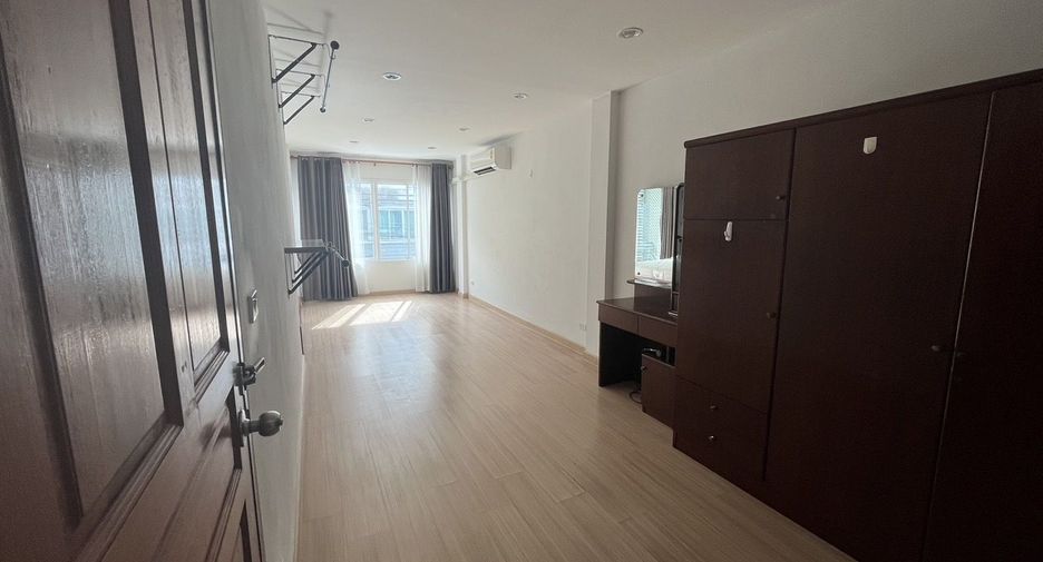 À vendre 3 chambres maison de ville à Mueang Nonthaburi, Nonthaburi