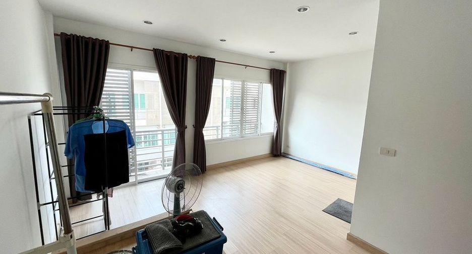 À vendre 3 chambres maison de ville à Mueang Nonthaburi, Nonthaburi