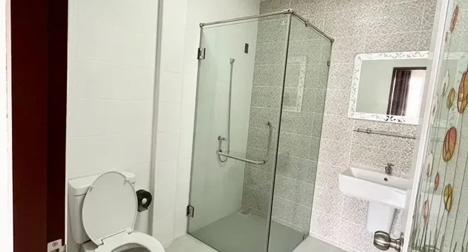 À vendre 3 chambres maison de ville à Mueang Nonthaburi, Nonthaburi