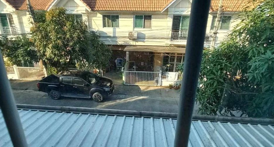 For sale 2 bedrooms townhouse in Khlong Sam Wa, Bangkok