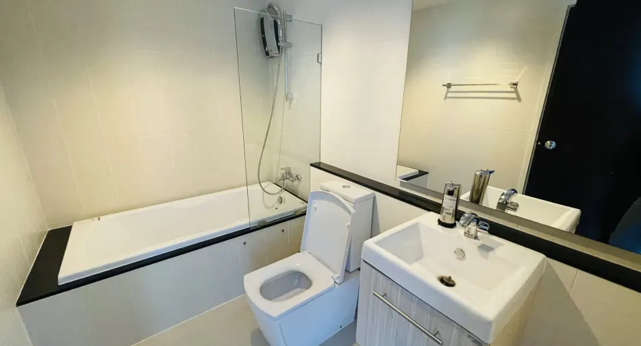 For sale 1 bed condo in Mueang Samut Prakan, Samut Prakan