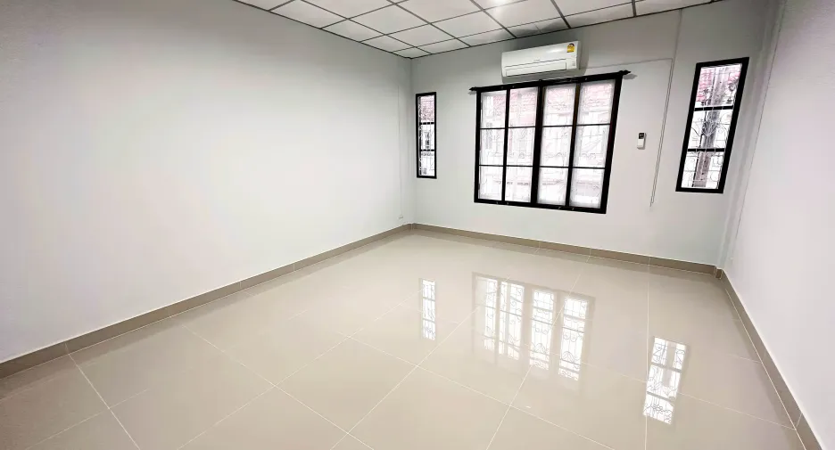出售 2 卧室 联排别墅 在 Mueang Pathum Thani, Pathum Thani