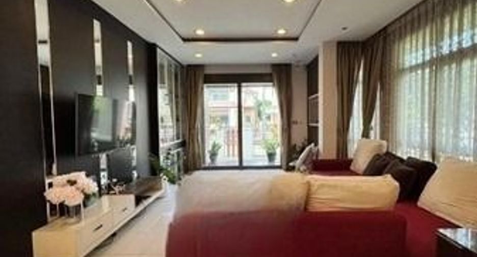 For sale 3 bedrooms house in Khlong Sam Wa, Bangkok